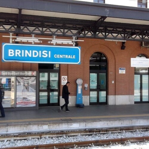 Brindisi, incidente in stazione: muore uomo travolto da un Frecciargento
