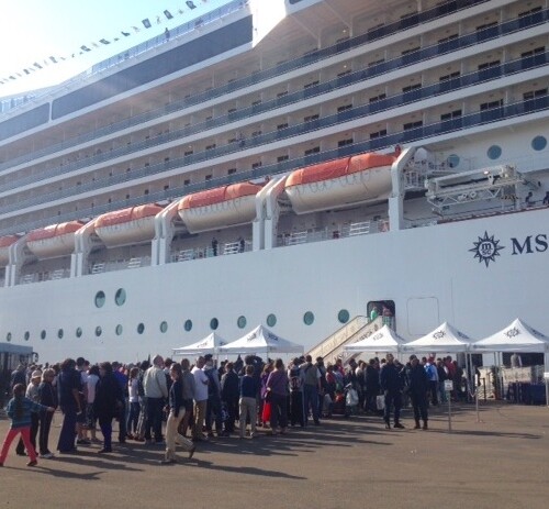 Brindisi: la nave da crociera Msc magnifica attracca per la prima volta nel porto interno
