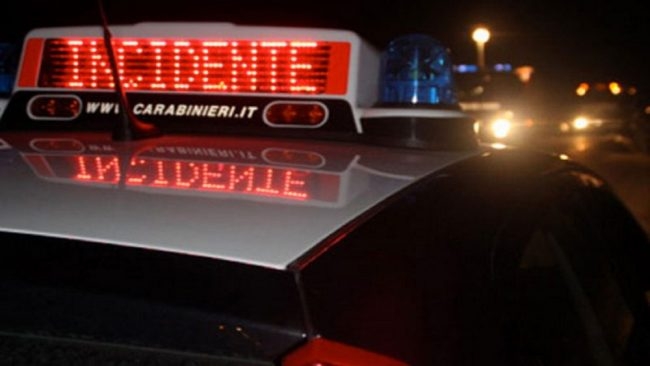 Brindisi, perde il controllo dell’auto e finisce contro un albero: morto operaio 47enne