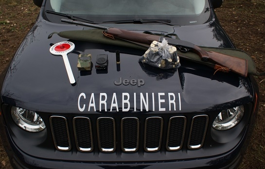 Caccia, forestali sequestrano richiamo abusivo nel barese: denunciato 78enne