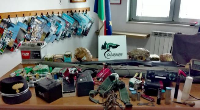Caccia illegale, Forestali sequestrano fucili e richiami acustici nel tarantino