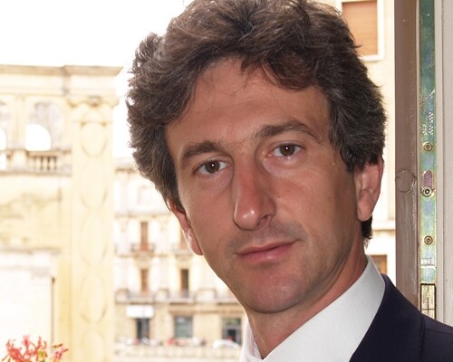 Cala il gradimento dei sindaci pugliesi: Decaro perde una posizione, il più amato resta Paolo Perrone