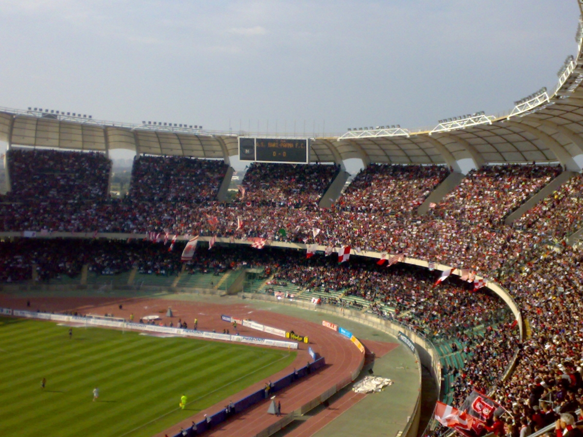 Calcio: Bari, contro il Bologna la notte della verità