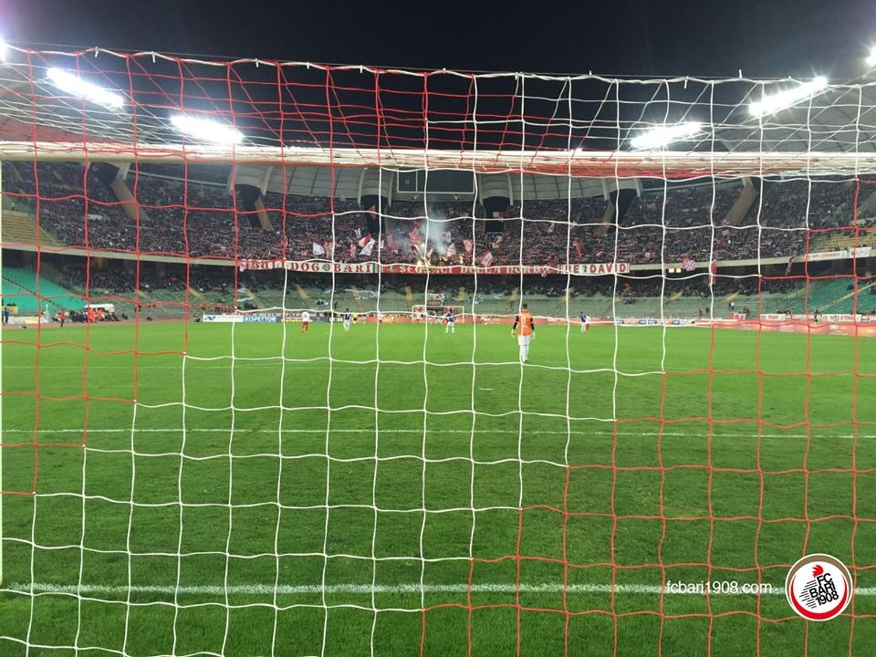 Calcio, il Bari non vince più: pareggio a reti bianche contro il Latina