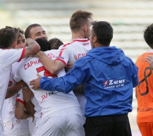 Calcio, il Bari torna a vincere: 3-0 all’Ascoli e quarto posto in classifica