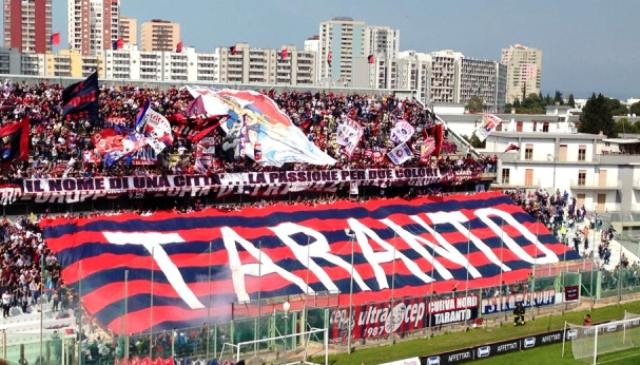 Calcio: il Taranto perde a Torre del Greco, giocatori aggrediti al ritorno dalla trasferta