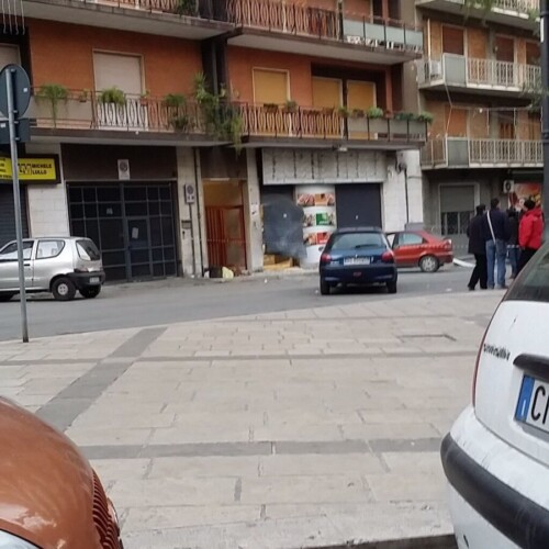 Canosa di Puglia: ordigno rudimentale esplode davanti ad un discount, quarto attentato in sette mesi