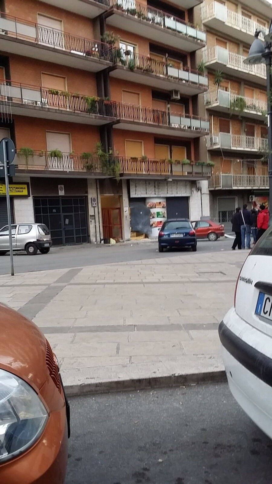 Canosa di Puglia: ordigno rudimentale esplode davanti ad un discount, quarto attentato in sette mesi