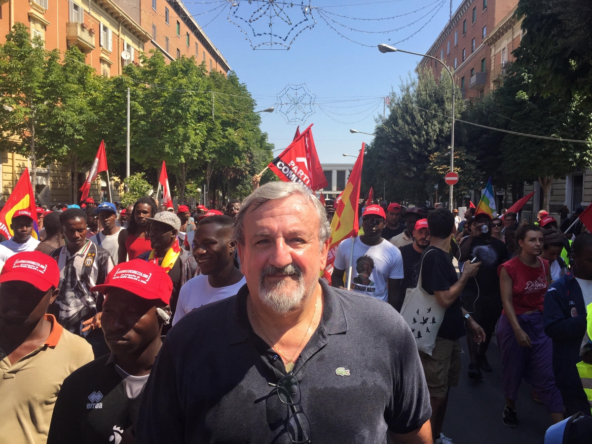 Caporalato, Emiliano alla marcia dei ‘berretti rossi’: ‘Battaglia di tutti, questo sciopero è un segno importante ‘