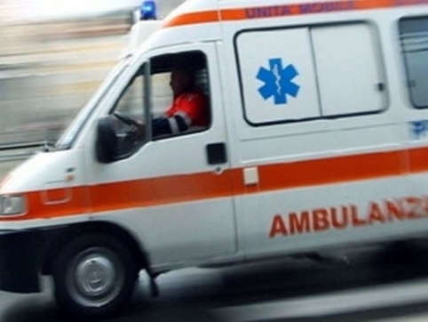 Castellaneta Marina, auto tampona camion Anas: morta una donna, grave un operaio