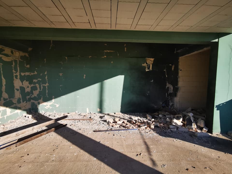 Cellamare, bomba distrugge gli spogliatoi dei campetti di viale Olimpia: erano stati inaugurati un anno fa