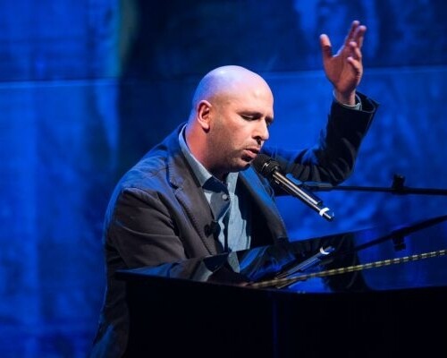 Checco Zalone dice no all’ospitata a Sanremo: ‘Strapagata, ma sono soldi pubblici. Se li prendi ti massacrano’