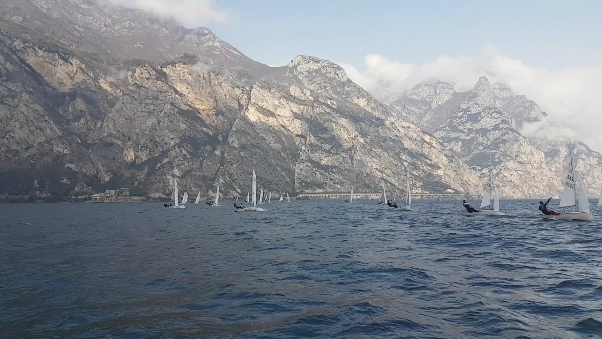 Circolo Vela Bari, fine settimana in trasferta tra Napoli e lago di Garda per Optimist E 420