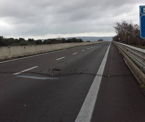 Commando assalta portavalori sulla Fasano-Ostuni e fugge col bottino: circolazione stradale in tilt