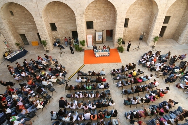 #Continuaidialoghi per sostenere il festival letterario di Trani