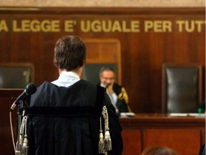 Coppia di coniugi gestiva traffico di droga nel barese: dieci condanne