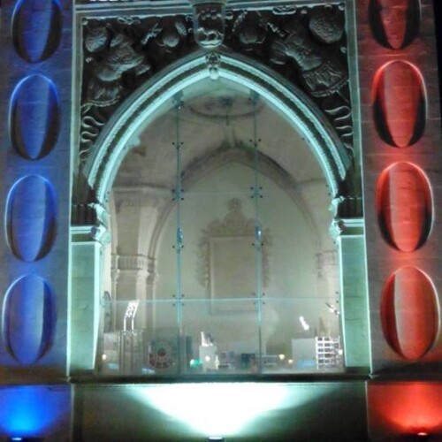 Cordoglio pugliese, la bandiera francese colora i monumenti delle città (FOTOGALLERY)