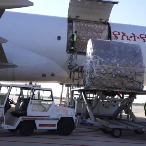 Coronavirus, arrivate in Puglia 55 tonnellate di materiale sanitario proveniente dalla Cina