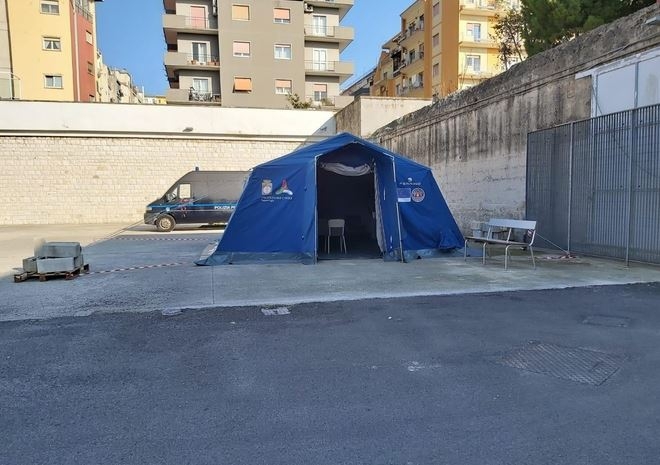 Coronavirus, misure nel carcere di Bari: tenda pre triage, sorveglianza medica e infermieristica h24