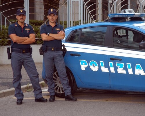 Costringevano ragazze orientali a prostituirsi tra Brindisi, Lecce e Taranto: in manette 10 persone, anche un professore (VIDEO)