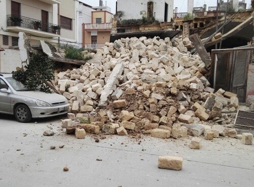 Crolla un edificio, bimbo salvo per miracolo a San Ferdinando di Puglia