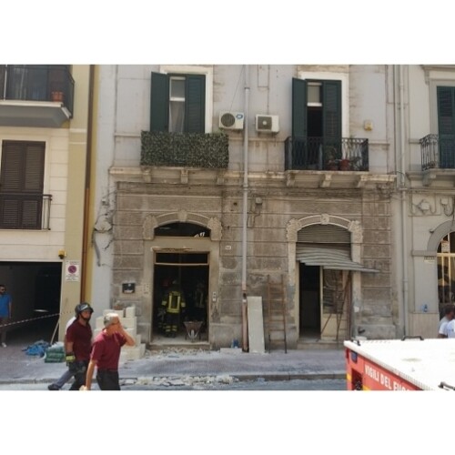 Crollo palazzina a Taranto: il sindaco proclama il lutto cittadino e pagherà i funerali del cingalese morto