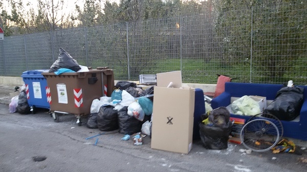 Emergenza rifiuti a Brindisi: vertice tra i sindaci e il presidente della Provincia