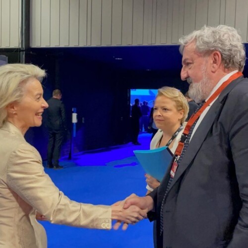EMILIANO A ROTTERDAM AL CONGRESSO PPE: IL SALUTO DELLA PUGLIA ALLA PRESIDENTE DELLA COMMISSIONE UE URSULA VON DER LEYEN