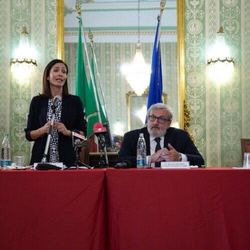 EMILIANO ALLA FIRMA DEL CIS BRINDISI-LECCE INSIEME ALLA MINISTRA CARFAGNA: “SOMME IMPORTANTI, LA PUGLIA SAPRÀ CORRERE”