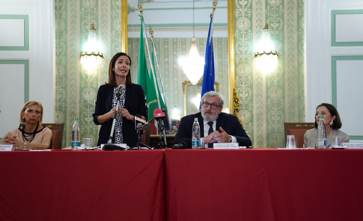EMILIANO ALLA FIRMA DEL CIS BRINDISI-LECCE INSIEME ALLA MINISTRA CARFAGNA: “SOMME IMPORTANTI, LA PUGLIA SAPRÀ CORRERE”