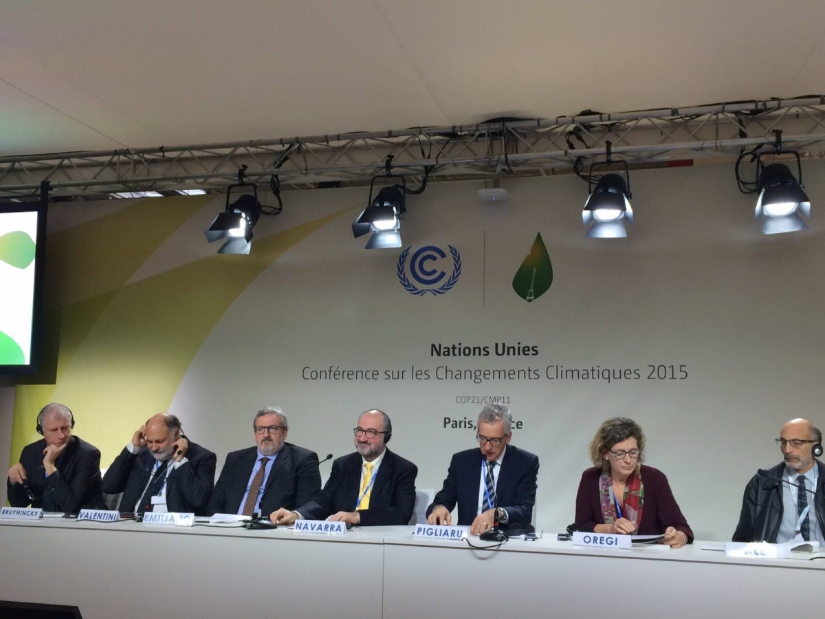 Michele Emiliano alla conferenza sul clima di Parigi: ‘Decarbonizzare la Puglia e spostare l’approdo del gasdotto TAP a Brindisi’ (VIDEO)