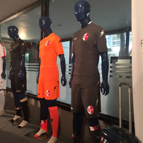Fc Bari, presentate le nuove divise da gioco firmate Zeus Sport. Giancaspro: ‘Puntiamo sul rafforzamento del marchio’