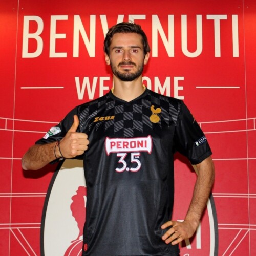 Fc Bari, preso Oikonomou: il difensore greco arriva in prestito dal Bologna
