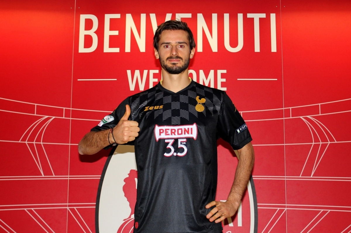 Fc Bari, preso Oikonomou: il difensore greco arriva in prestito dal Bologna