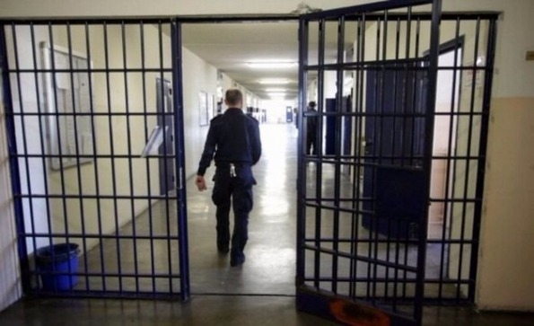 Foggia, aggressione in carcere: detenuto tenta di strangolare agente della polizia penitenziaria