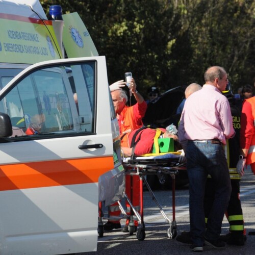 Foggia, auto contro camion: tre persone muoiono nell’impatto, un ferito