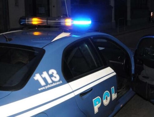 Foggia, bomba esplode davanti ad una tabaccheria: la polizia segue la pista del racket