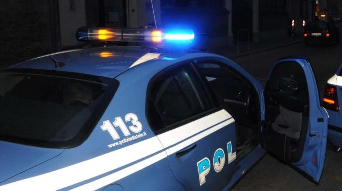 Foggia, bomba esplode davanti ad una tabaccheria: la polizia segue la pista del racket