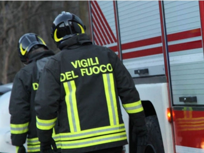Foggia, camion prende fuoco sulla Statale 16: code e rallentamenti