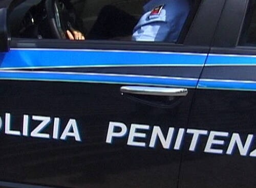 Foggia, colpisce un barbone con uno sgabello: arrestato 19enne
