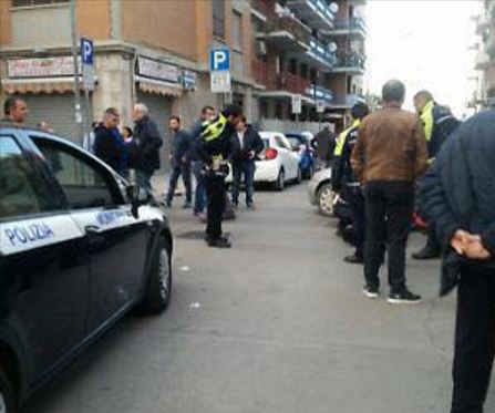 Foggia, immigrato investe un vigile con la sua auto e accoltella un altro agente: bloccato e arrestato