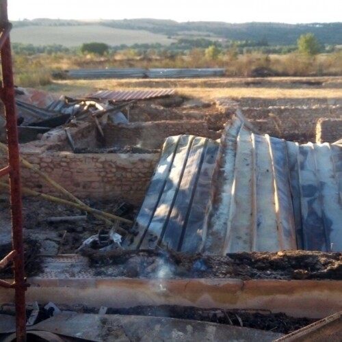 Foggia, in fiamme la copertura del sito archeologico di Faragola: procura apre inchiesta