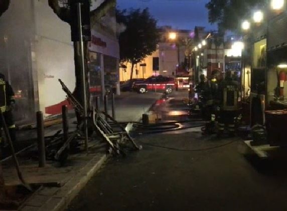Foggia, incendio nella notte: distrutto un negozio di strumenti musicali