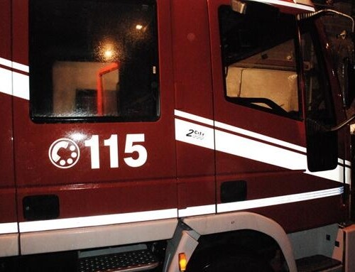 Foggia, ordigno rudimentale esplode in via Lucera: danneggiato un negozio