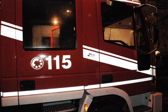 Foggia, ordigno rudimentale esplode in via Lucera: danneggiato un negozio