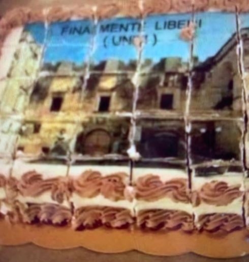 Foggia, post shock su Facebook: torta commemorativa per ‘festeggiare’ la morte dell’ex sindaco