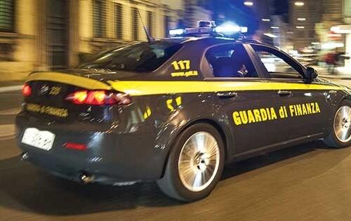 Foggia, scontro tra scooter e auto della Guardia di Finanza: muore un 15enne