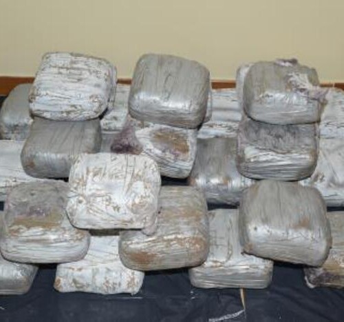 Foggia, sequestrata una tonnellata di hascisc: avrebbe fruttato 10 milioni di euro. Tre persone arrestate
