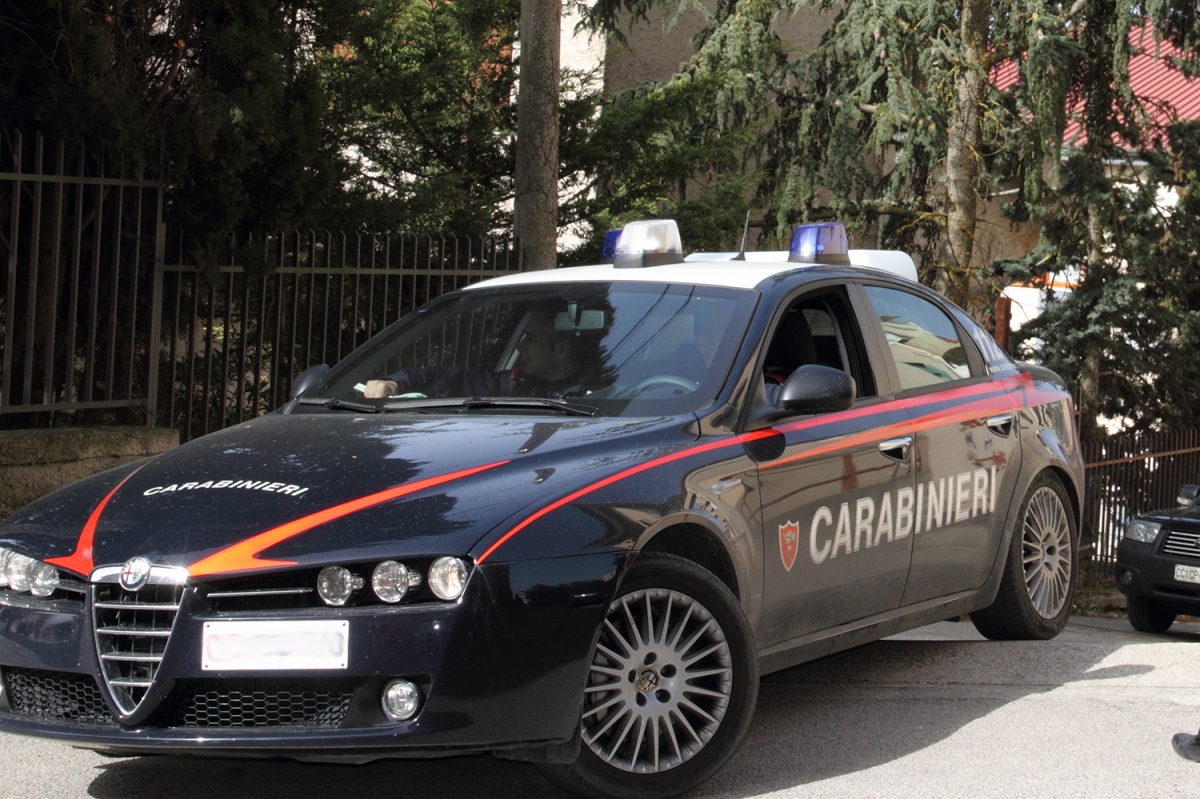 Foggia: ventenne macedone picchiata e segregata in casa, in manette il marito e i suoceri