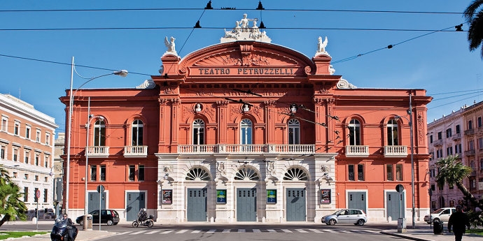 Fondazione Petruzzelli, il sovrintendente: ‘Assumere e poi licenziare’. Emiliano: ‘Analisi giusta’